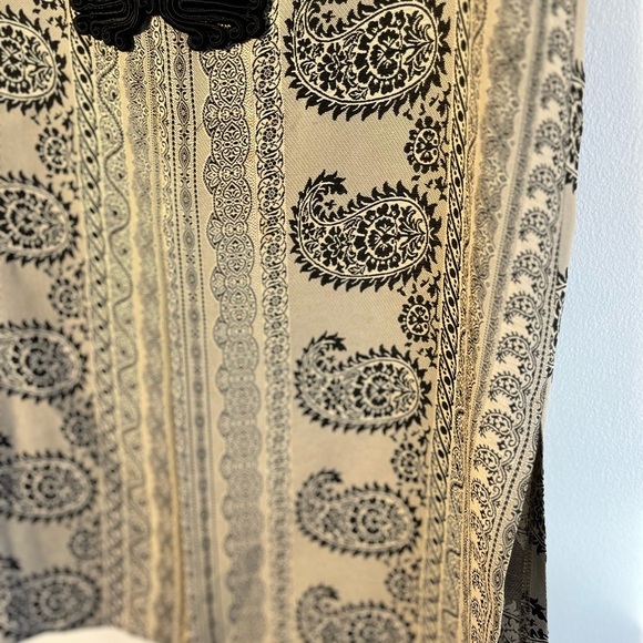 Max & Mabel short sleeve blouse with embellished closures - Picture 4 of 8